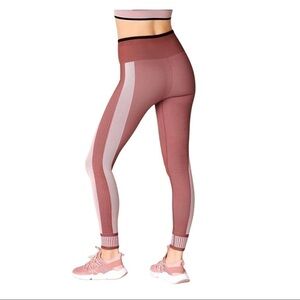 Fabletics High-Waisted Seamless Colorblock Legging Mesa Rose/Soft Rose/Black